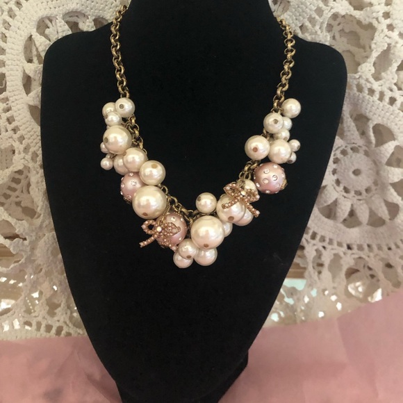 Vintage Betsey JohnsonElegant Pearl Cluster Necklace